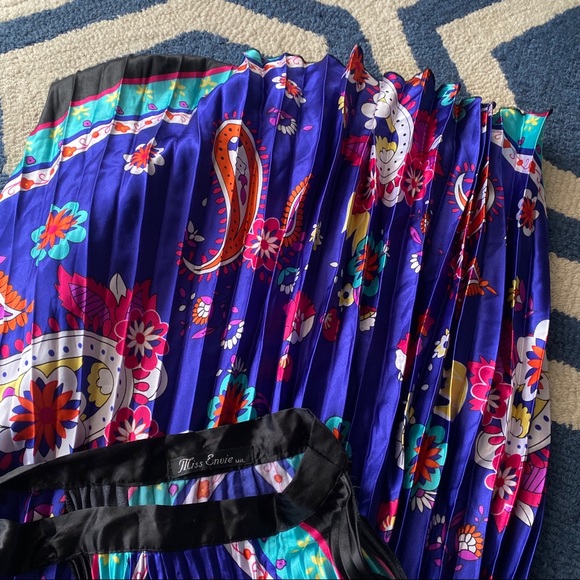 💙 MISS ENVIE NAVY MULTI FLORAL ABSTRACT PLEATED LOOSE FIT HALTER DRESS! - Picture 6 of 9